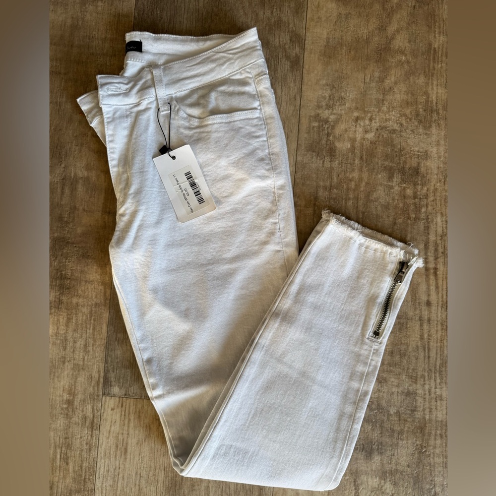 11 white Kancans